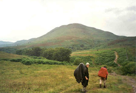 Conic Hill, links Loch Lomond